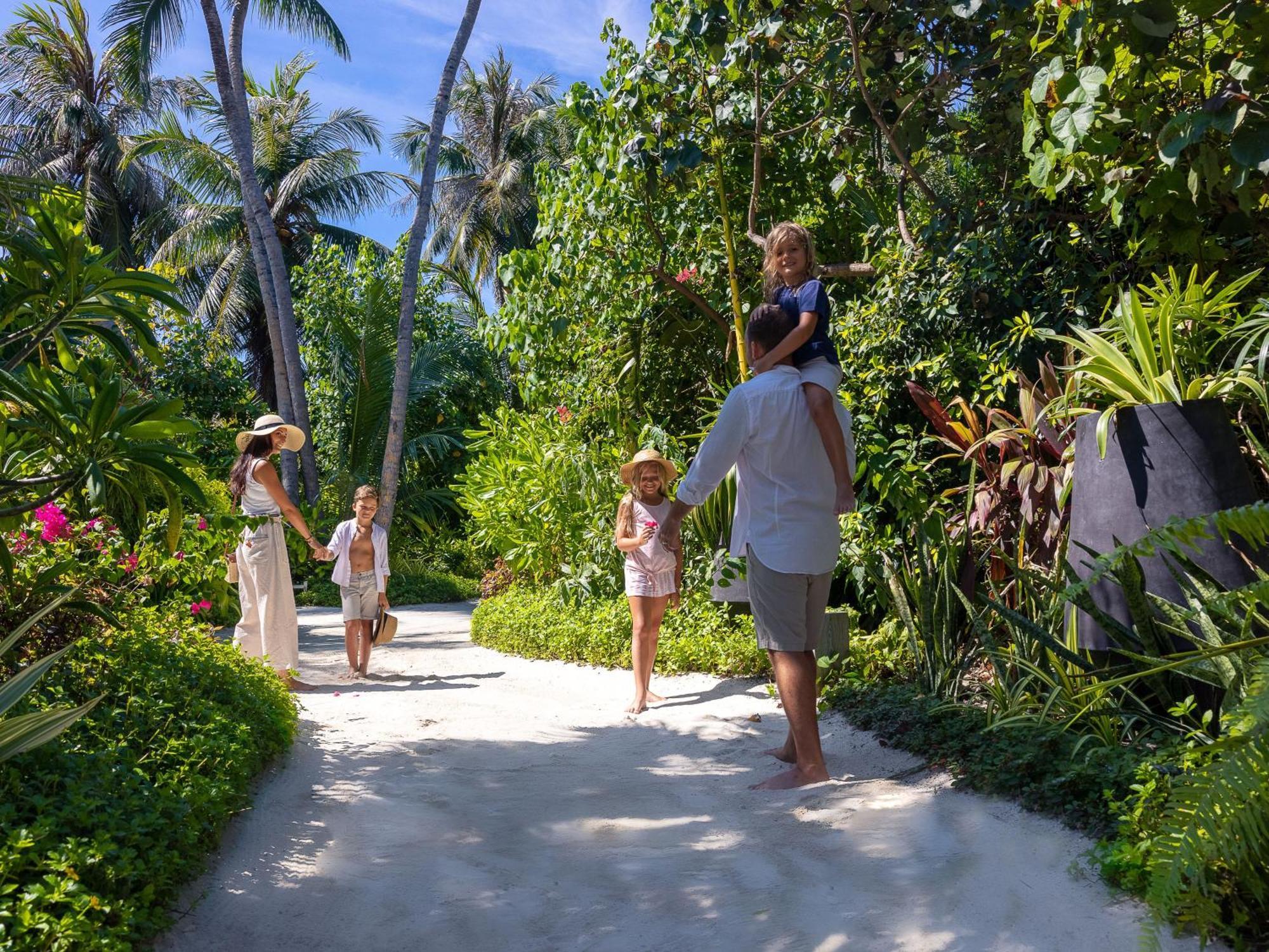 The Nautilus Maldives Hotel Kamadhoo Екстериор снимка